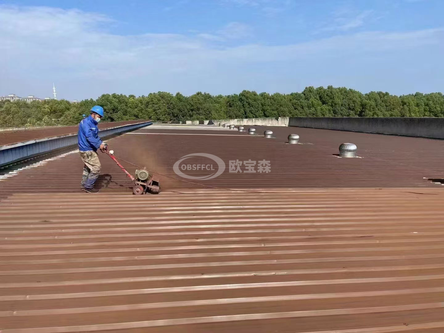 生锈打磨处理屋面