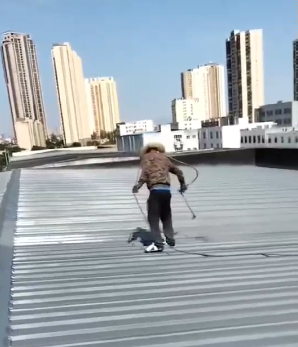 喷第四遍面漆视频
